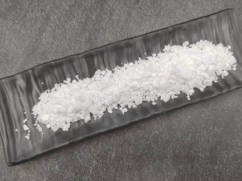 二水片状氯化钙