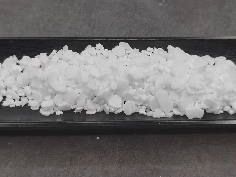 二水片状氯化钙