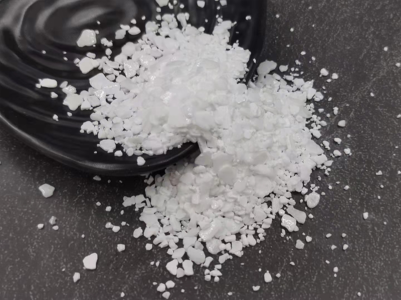 二水片状氯化钙