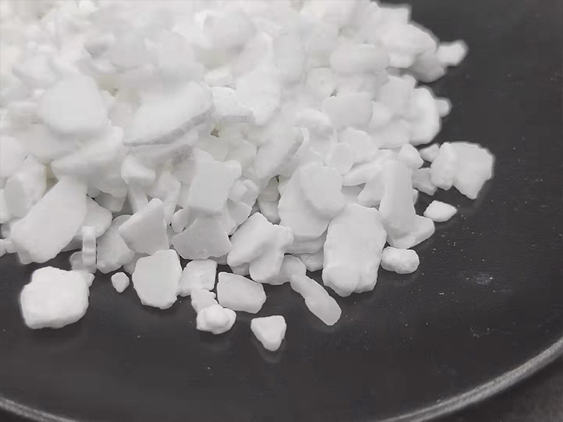 二水片状氯化钙