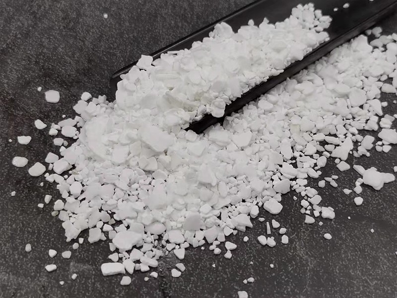二水片状氯化钙