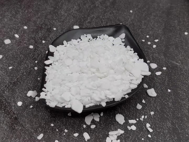 二水片状氯化钙