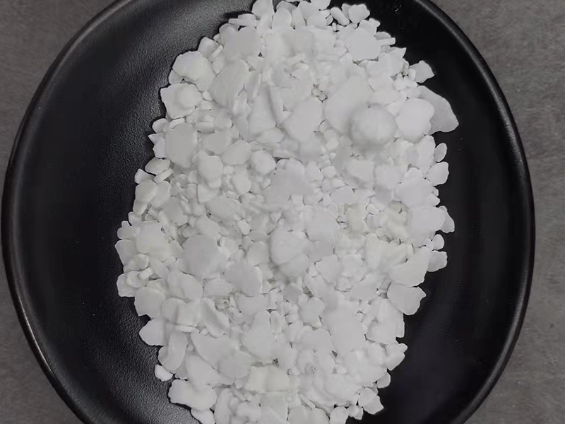二水片状氯化钙